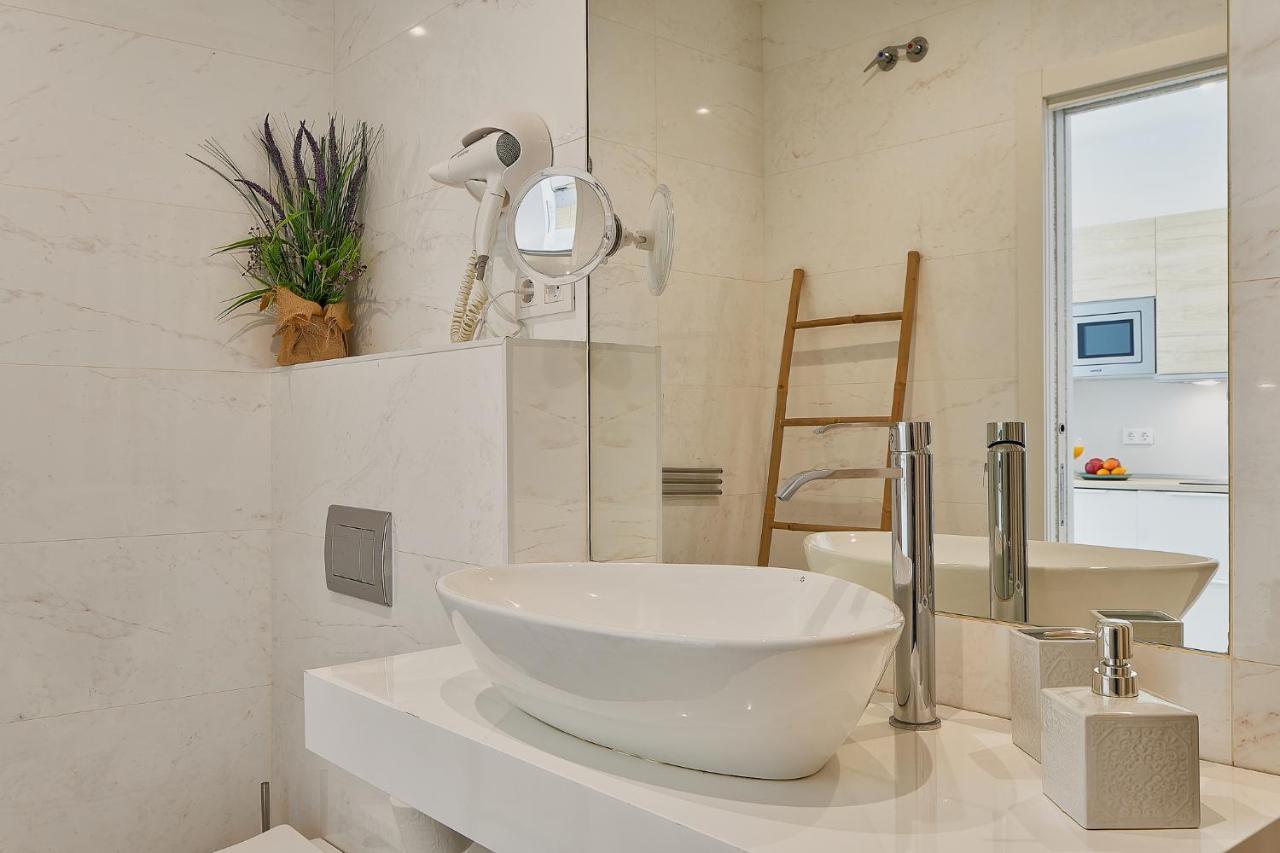 Suite Deluxe Face Mer Apart Malaga Exterior photo